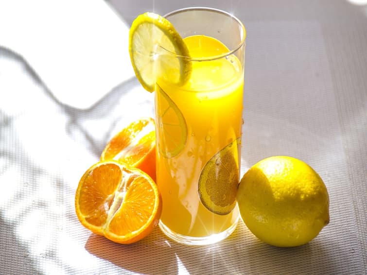 Does fruit juice increase weight while dieting instead of reducing it? Find out what the experts say Health: ડાયટિંગ દરમિયાન ફળોના જ્યુસ વેઇટ ઘટાડવાની બદલે વધારે છે? જાણો એક્સપર્ટનો શું છે  મત