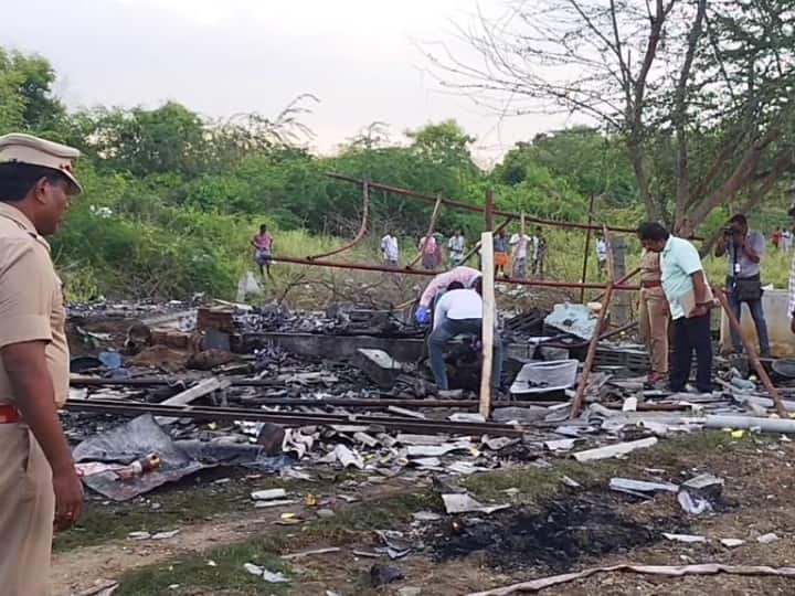 One more woman killed in Salem firecracker godown blast death toll rises to six Salem Fire Accident: சேலம் பட்டாசு குடோன் வெடி விபத்தில் மேலும் ஒரு பெண் உயிரிழப்பு.. உயிரிழந்தவர்களின் எண்ணிக்கை 6-ஆக உயர்வு.