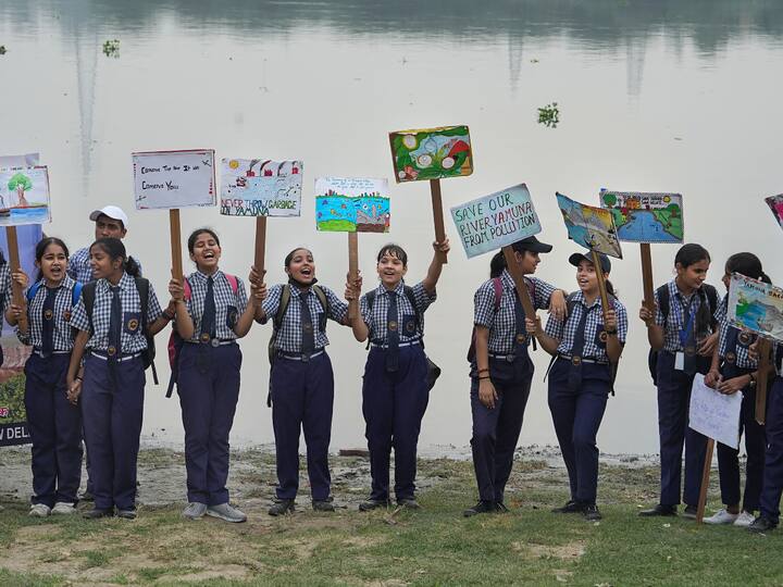 'Yamuna Sansad' convener Ravi Shankar Tiwari said the human chain was formed expressing peoples' resolve to contribute to reviving the Yamuna that has been rendered into a drain despite years of efforts by governments to clean it.