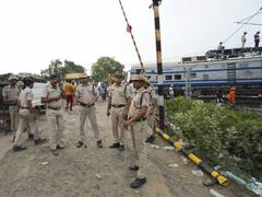 Odisha Train Tragedy: दर्दनाक रेल हादसे वाली जगह पर अब कैसे हैं हालात, किस तरह युद्धस्तर पर हटाया जा रहा मलबा, तस्वीरों में देखिए