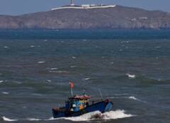 समुद्र के बीच आमने-सामने आए US और चीन के जहाज, अमेरिका ने दे डाली चेतावनी