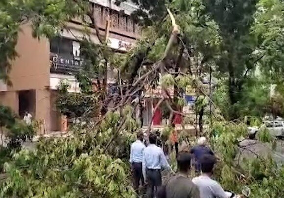 Ahmedabad Rain: સામાન્ય વરસાદમાં  સ્માર્ટ સિટી અમદાવાદ બેટમાં ફેરવાયું, અનેક વિસ્તારોમાં ભરાયા પાણી