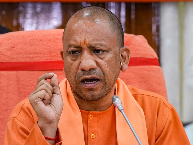 CM Yogi Adityanath Strict Instructions Responsibility And Accountability Of Officers Will Be Decided On Law And Order | कानून-व्यवस्था पर तय होगी अधिकारियों की जिम्मेदारी और जवाबदेही, सीएम ...
