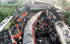 Odisha Train Accident : ओडिशातील रेल्वे अपघात मानवी चुकीमुळे? रेल्वेमंत्र्यांनी सांगितलं अपघाताचं खरं कारण