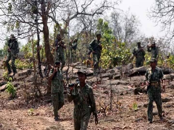 Jharkhand 6 Naxalites of PLFI arrested in Khunti Police recovered carbine Rifle and Pistol Jharkhand Naxalite: झारखंड के खूंटी से PLFI के 6 नक्सली गिरफ्तार, कार्बाइन-राइफल और पिस्टल बरामद