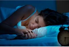 रात्री 10 वाजण्यापूर्वी लावा झोपण्याची सवय , शरीराला होतील 'हे' फायदे