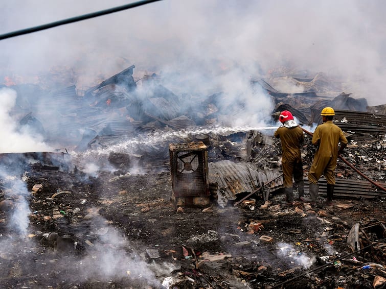 Fire Breaks Out At Slums In Delhi's Jahangirpuri Area, 11 Fire Tenders Reach Spot