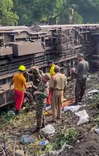 Odisha Train Tragedy: ਦਰਦਨਾਕ ਰੇਲ ਹਾਦਸੇ ਵਾਲੀ ਥਾਂ 'ਤੇ ਹੁਣ ਕਿਹੋ ਜਿਹੀ ਹੈ ਸਥਿਤੀ, ਕਿਵੇਂ ਜੰਗੀ ਪੱਧਰ 'ਤੇ ਹਟਾਇਆ ਜਾ ਰਿਹੈ ਮਲਬਾ, ਵੇਖੋ ਤਸਵੀਰਾਂ
