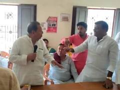 संत कबीर नगर में बैठक के दौरान आपस में भिड़े सपा कार्यकर्ता, इस बात पर जमकर हुआ झगड़ा