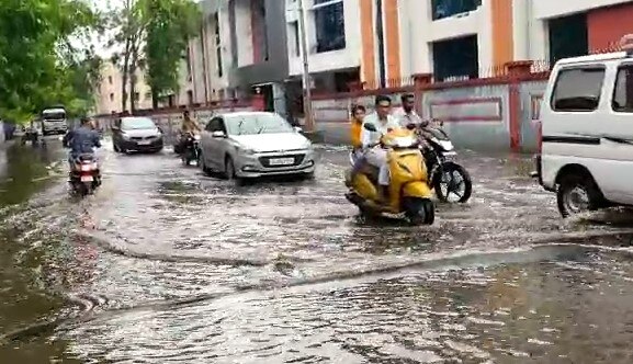 Panchmahal Rain:  પંચમહાલ જિલ્લામાં મીની વાવાઝોડું, ભારે પવન સાથે વરસાદથી અનેક વૃક્ષો ધરાશાયી