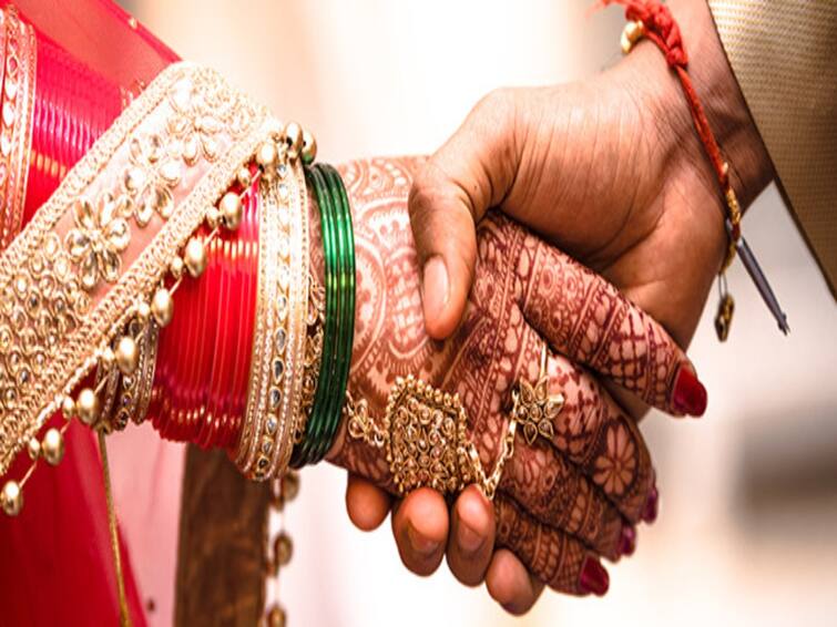 Newly married couple dies of heart attack on wedding night in Uttar pradesh Bharaich Crime : புதுமண தம்பதி உயிரிழப்பு.. முதலிரவில் நேர்ந்த சோகம்.. அதிர்ச்சியில் உறவினர்கள்.. என்ன காரணம்!