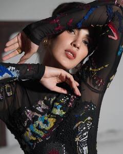 Rhea Chaktraborty: জমকালো কালো পোশাকে নেটিজেনদের নজর কাড়লেন রিয়া চক্রবর্তী, ভাইরাল ফটোশ্য়ুটের ছবি