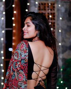 Bigg Boss Divi Images : చందమామ వస్తుందని ఆకాశాన్ని ఒంటికి పూసుకున్న దివి 