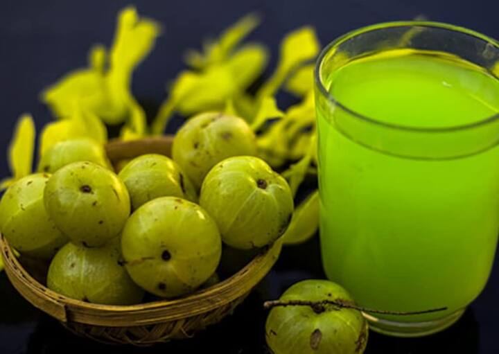 Amla Benefits: આમળા ઔષધીય ગુણોથી ભરપૂર એક ઉત્તમ ફળ છે, જેનું સેવન કરવાથી તમે ઘણી ગંભીર બીમારીઓનું જોખમ ઘટાડી શકો છો.