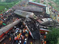 Odisha Train Tragedy: दर्दनाक रेल हादसे वाली जगह पर अब कैसे हैं हालात, किस तरह युद्धस्तर पर हटाया जा रहा मलबा, तस्वीरों में देखिए