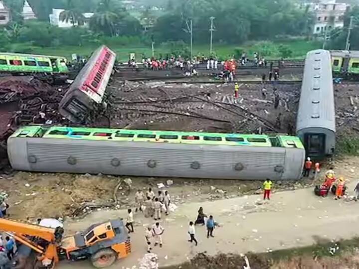 Odisha Train Accident Big Update 90 Trains Cancelled and 46 divert in many route Odisha Train Accident: ओडिशा ट्रेन हादसे के कारण करीब 90 ट्रेनें कैंसिल, 46 डायवर्ट; जानें अपडेट 