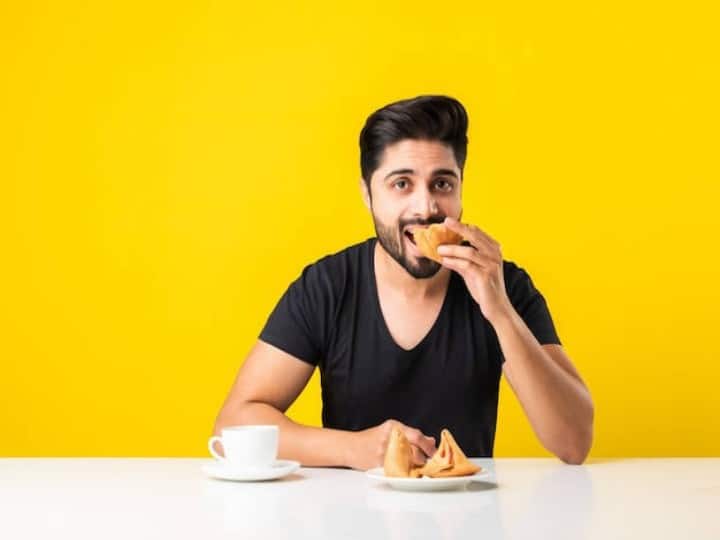 health tips samosa and french fries side effects in hindi चाव से खाते हैं समोसे और फ्रेंच फ्राइज तो हो जाइए सावधान ! ये शौक बना सकता है आपको डिप्रेशन का शिकार