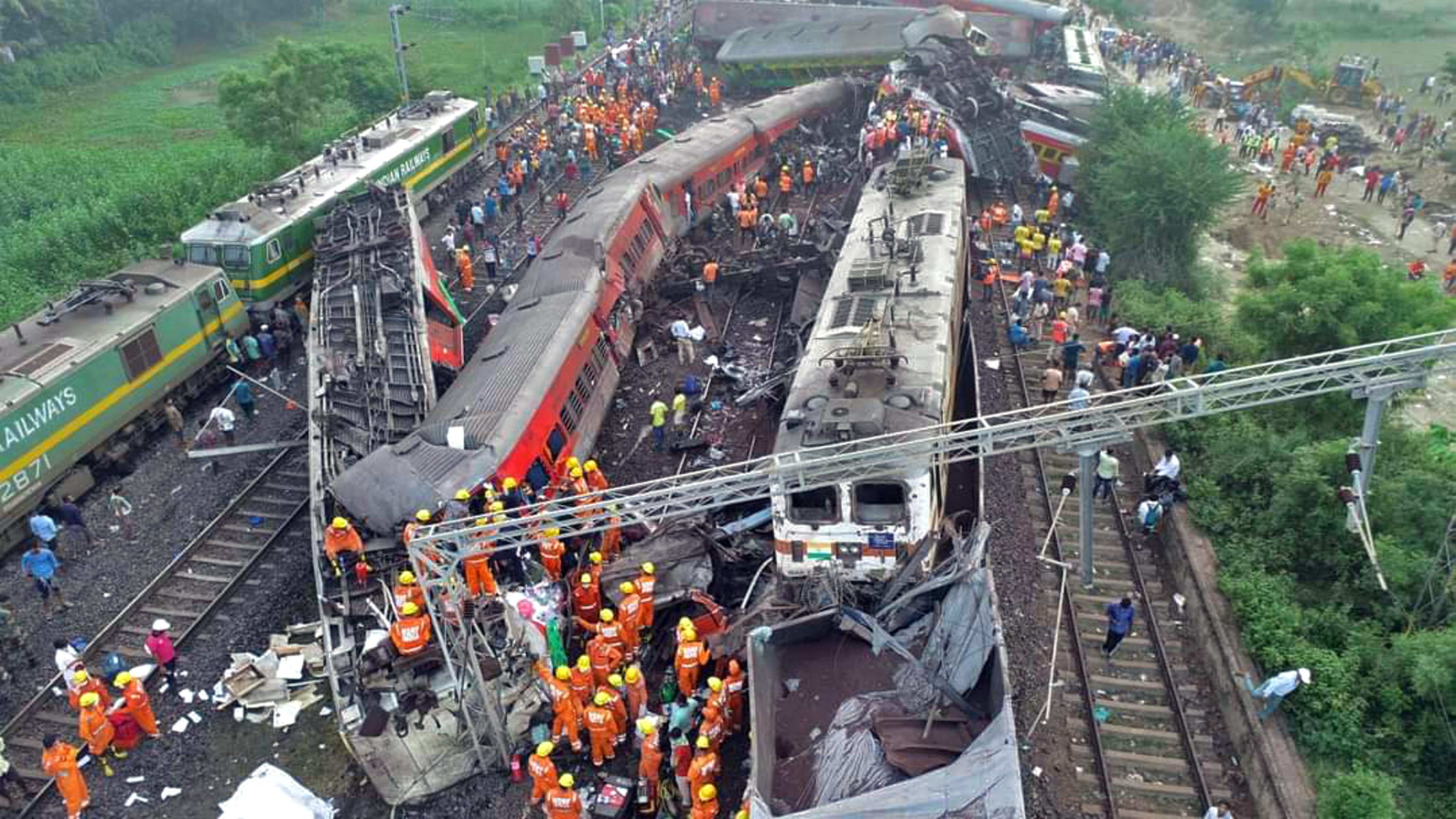 Balasore Train Accident The Work Of Repairing The Tracks Is In Full Swing  Health Minister Mansukh Mandaviya Will Meet The Injured Today | बालासोर में अब  मलबा हटाने में जुटे 1 हजार