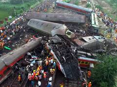 Odisha Train Tragedy: ਦਰਦਨਾਕ ਰੇਲ ਹਾਦਸੇ ਵਾਲੀ ਥਾਂ 'ਤੇ ਹੁਣ ਕਿਹੋ ਜਿਹੀ ਹੈ ਸਥਿਤੀ, ਕਿਵੇਂ ਜੰਗੀ ਪੱਧਰ 'ਤੇ ਹਟਾਇਆ ਜਾ ਰਿਹੈ ਮਲਬਾ, ਵੇਖੋ ਤਸਵੀਰਾਂ