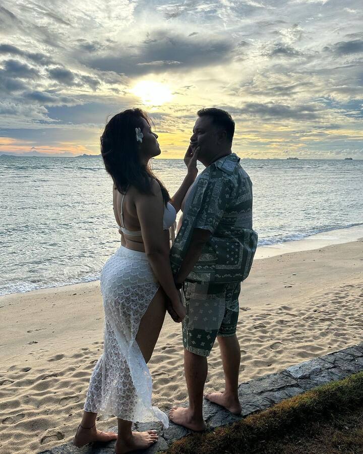 ప్రముఖ యాంకర్, టాలీవుడ్ నటి అనసూయ ప్రస్తుతం వెకేషన్‌లో ఉన్నారు.