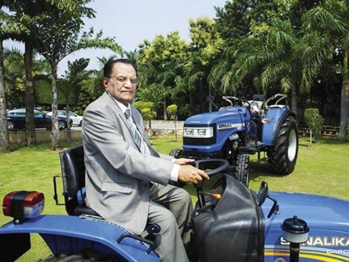 सोनालिका ट्रैक्टर्स स्थापित करने से पहले लक्ष्मण दास मित्तल एलआईसी (LIC) एजेंट के रूप में काम करते थे. लक्ष्मण दास मित्तल का जन्म पंजाब के होशियारपुर में हुआ था. उन्होंने अपने कैरियर की शुरुआत एक बीमा एजेंट के रूप में की थी.