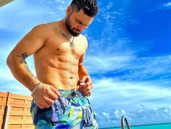 ਰਿੰਕੂ ਸਿੰਘ ਦੀ ਤਸਵੀਰ ਸੋਸ਼ਲ ਮੀਡੀਆ 'ਤੇ ਤੇਜ਼ੀ ਨਾਲ ਵਾਇਰਲ ਹੋ ਰਹੀ ਹੈ। ਇਸ ਤੋਂ ਇਲਾਵਾ ਸੋਸ਼ਲ ਮੀਡੀਆ ਯੂਜ਼ਰਸ ਲਗਾਤਾਰ ਕਮੈਂਟ ਕਰਕੇ ਆਪਣੀ ਪ੍ਰਤੀਕਿਰਿਆ ਦੇ ਰਹੇ ਹਨ।