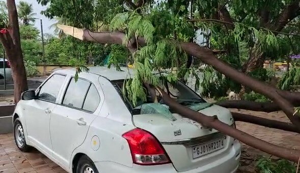 Kheda Rain: ખેડા જિલ્લામાં  તોફાની વરસાદે તબાહી મચાવી, નડીયાદ, કપડવંજ, ઠાસરા, માતર તાલુકામાં ધોધમાર વરસાદ