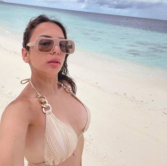 Nitibha kaul: બિગ બોસ ફેમ નિતિભા કૌલનો બિકિની અંદાજ વાયરલ થયો છે. આ તસવીરોમાં નિતિભા કૌલ બિકિની લુકમાં જોવા મળે છે. નિતિભાની આ તસવીરો સોશિયલ મીડિયામાં વાયરલ થઈ રહી છે.