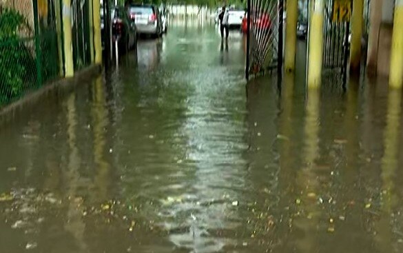 Ahmedabad Rain: સામાન્ય વરસાદમાં  સ્માર્ટ સિટી અમદાવાદ બેટમાં ફેરવાયું, અનેક વિસ્તારોમાં ભરાયા પાણી