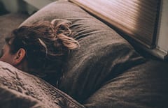 रात्री 10 वाजण्यापूर्वी लावा झोपण्याची सवय , शरीराला होतील 'हे' फायदे