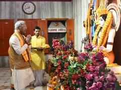 UP Politics: सीएम योगी से मिले पूर्व मुख्यमंत्री त्रिवेंद्र सिंह रावत, गोरखनाथ मंदिर में किया दर्शन