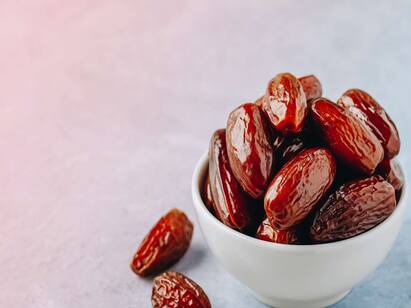 Dates benefits Do you know the benefits of eating this vitamins calcium Dates Benefits : பேரிச்சம்பழத்தில் இவ்வளவு சத்துகள் இருக்கா? தினமும் ஒன்னு சாப்பிட்டா இவ்ளோ நன்மைகளா?