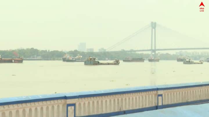 আহ্নিক ও বার্ষিক গতির অক্ষ এবং সূর্যের অবস্থান। দুয়ের জেরেই আজ জিরো শ্যাডো ডে।