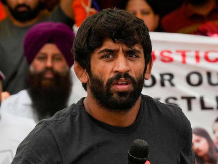 wrestlers protest bajrang punia said news of withdrawing the movement is rumor we have not backed down Wrestlers Protest: 'आंदोलन वापस लेने की खबरें कोरी अफवाह', बजरंग पूनिया बोले- हम न पीछे हटे हैं और न ही हमने...