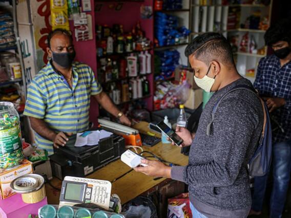 Small Retailers Competing With Online Retail Giants: Here's How Fintechs Are Helping Them