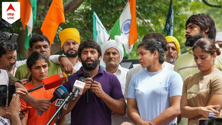 Wrestler Protest: Wrestlers Sakshi Malik, Bajrang Punia waves away reports of withdrawing from protest, know in details Sakshi Malik: প্রতিবাদ থেকে সরে দাঁড়ানোর খবর ভুয়ো, সোশ্যাল মিডিয়ায় জানালেন সাক্ষী