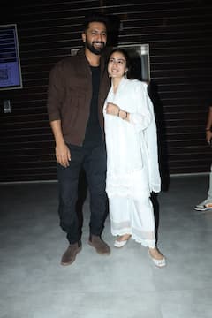 Zara Hatke Zara Bachke: খুদে অনুরাগীকে কোলে তুললেন ভিকি, প্রেক্ষাগৃহে দর্শকদের মাঝে সারার সঙ্গে অভিনেতা