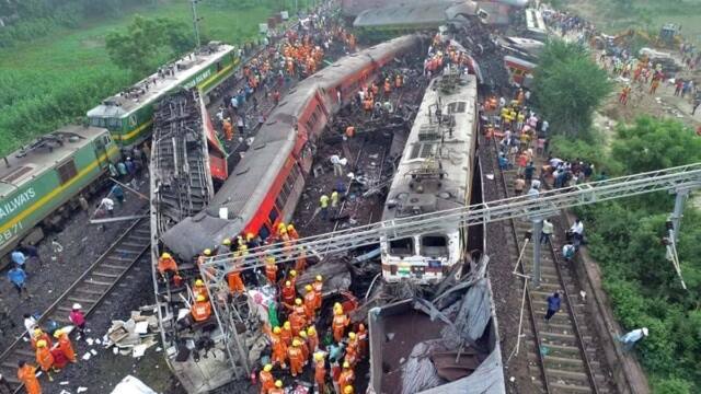 Odisha Train Accident: Railway Minister Ashwini Vaishnav became emotional while mentioning the missing people in Balasore accident Odisha Train Accident: બાલાસોર અકસ્માતમાં ગુમ થયેલા લોકોને યાદ કરતાં રેલવે મંત્રી અશ્વિની વૈષ્ણવ થયા ભાવુક, જુઓ વીડિયો