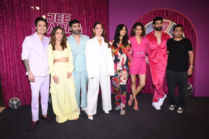 Jee Karda features Tamannaah Bhatia, Aashim Gulati, Suhail Nayyar, Anya Singh, Hussain Dalal, Sayan Banerjee, and Samvedna Suwalka as seven childhood friends.