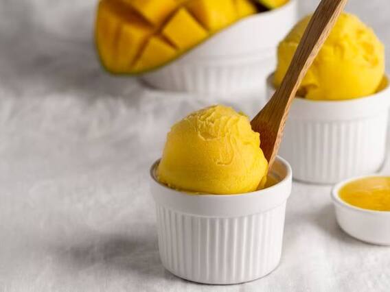 Mango Coconut Ice Cream recipe: गर्मी में आइसक्रीम के बिना हर खाना है अधूरा, तो घर पर बनाएं कोकोनट मैंगो आइसक्रीम