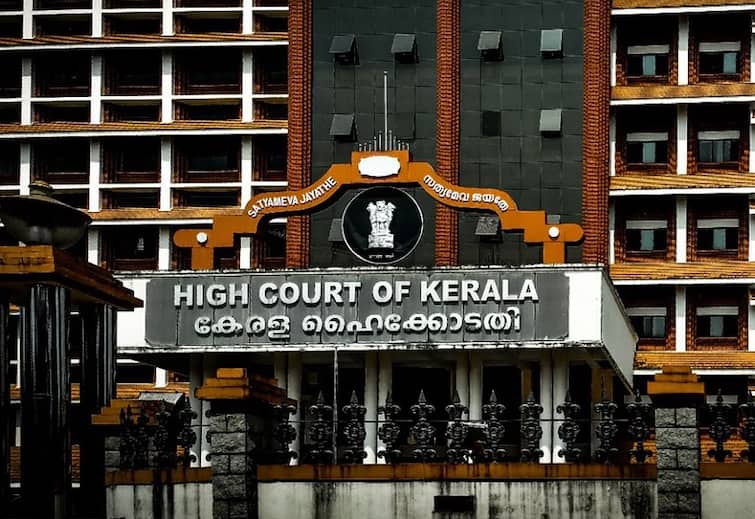 Kerala High Court : Naked from Upper Body Shouldnt be Regarded as Female Obscenism by Default : Kerala High Court Kerala High Court : 
