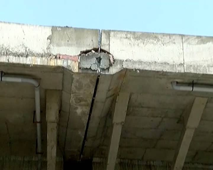 Rajkot: new bridge is collapse in rajkot gondal road due to heavy rain and wind Rajkot: નવા મુકાયેલા બ્રિજ પર મસમોટુ ગાબડુ, 90 કરોડના ખર્ચે બનીને થયો છે તૈયાર