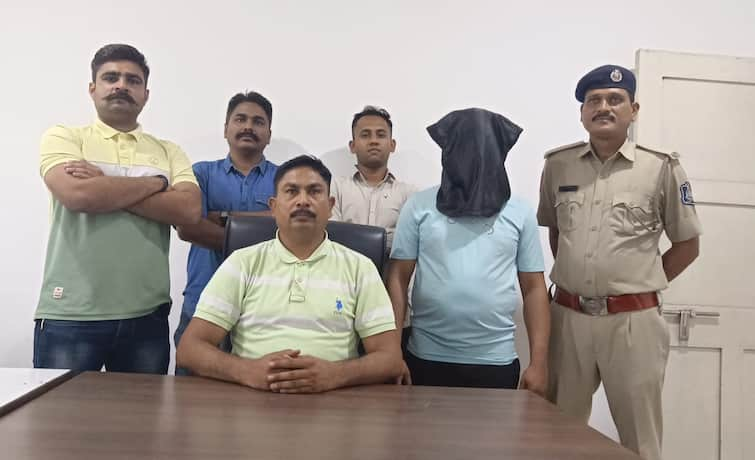 Surat: FIR filed against stranger man due to sexual harrasment with woman and her daughter Surat: પરિણીતા સાથે દુષ્કર્મની ઘટના, આરોપીએ પહેલા પૈસા પડાવ્યા-દુષ્કર્મ આચર્યુ  ને પછી પરિણીતાની દીકરી પર પણ બગાડી દાનત, જાણો