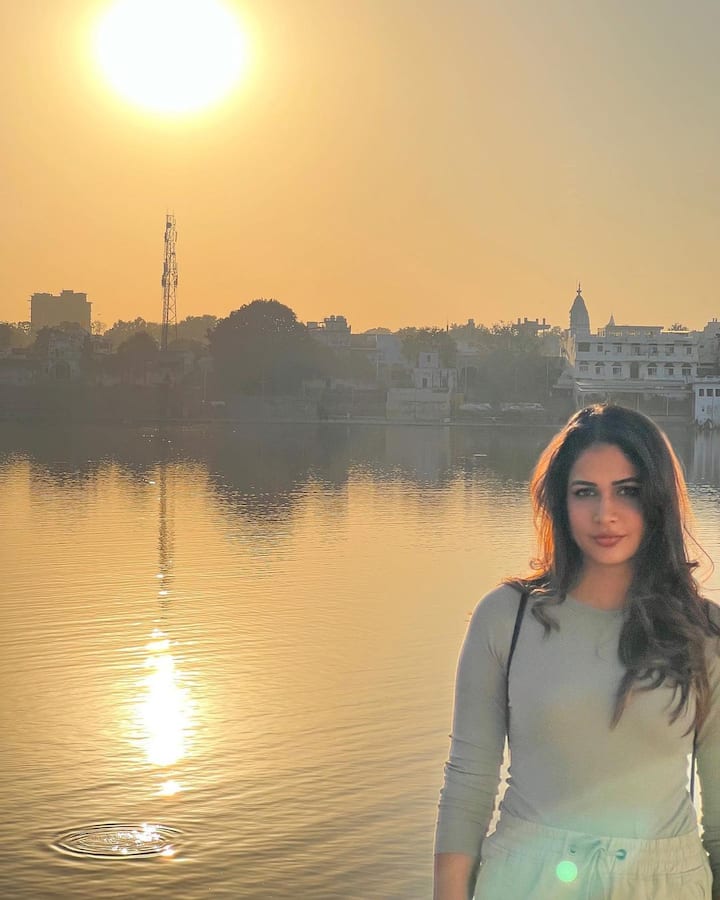 అయితే లావణ్య ఇవేవి పట్టించుకోకుండా హాలిడే టూర్ ను ఎంజాయ్ చేస్తుంది.