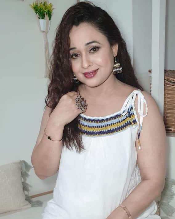 Sonalika Joshi Birthday: रियल लाइफ में स्टाइलिश हैं ‘तारक मेहता’ की ‘माधवी भाभी’, लग्जरी घर में जीती हैं क्वीन वाली लाइफ