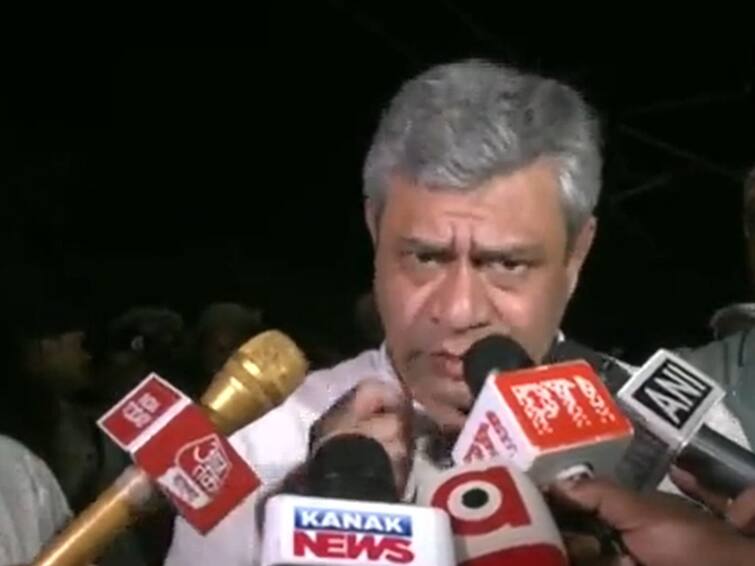 Union Railway Minister Ashwini Vaishnaw gets emotional as he speaks about the Odisha Train Accident Watch Video : 'கடமை இன்னும் முடியல'..உணர்ச்சிவசப்பட்டு அழுத ரயில்வே அமைச்சர் அஷ்வினி வைஷ்ணவ்