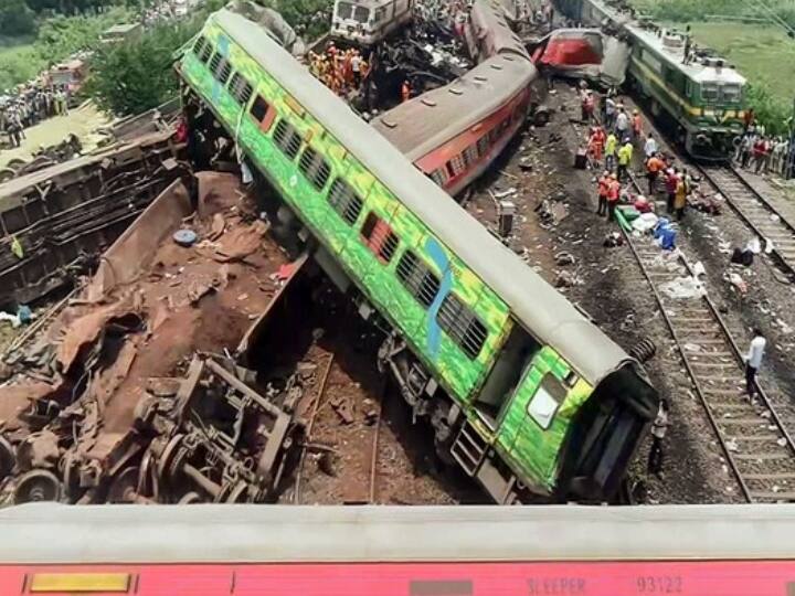 Odisha Train Accident Coromandel Express Police says some Social media accounts giving communal colour Odisha Train Accident: 'रेल हादसे को सांप्रदायिक रंग देने की कोशिश कर रहे...' ओडिशा पुलिस का बयान, जानें किसकी तरफ किया इशारा