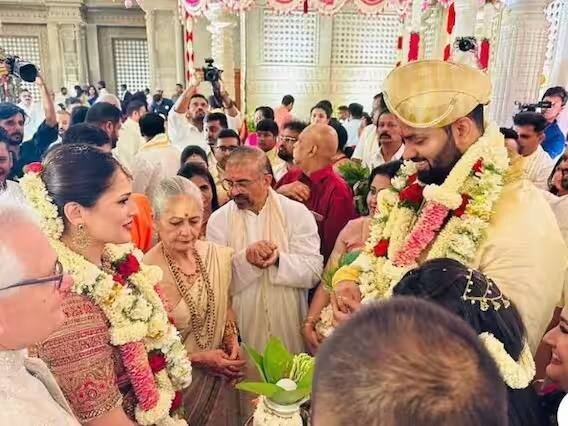 ਅਭਿਸ਼ੇਕ ਗੌੜਾ ਸਾਊਥ ਇੰਡੀਅਨ ਸਟਾਰ ਅੰਬਰੀਸ਼ ਅਤੇ ਉਸਦੀ ਪਤਨੀ ਸੁਮਲਤਾ ਦਾ ਪੁੱਤਰ ਹੈ। ਜਿੱਥੇ ਅੰਬਰੀਸ਼ ਅਤੇ ਸੁਮਲਤਾ ਦੋਵੇਂ ਅਦਾਕਾਰੀ ਉਦਯੋਗ ਅਤੇ ਭਾਰਤੀ ਰਾਜਨੀਤੀ ਦਾ ਹਿੱਸਾ ਸਨ।