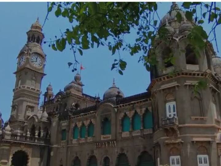 दरवर्षी जुन्या राजवाड्यात साध्या पद्धतीने शिवराज्याभिषेक सोहळा साजरा होत होता.