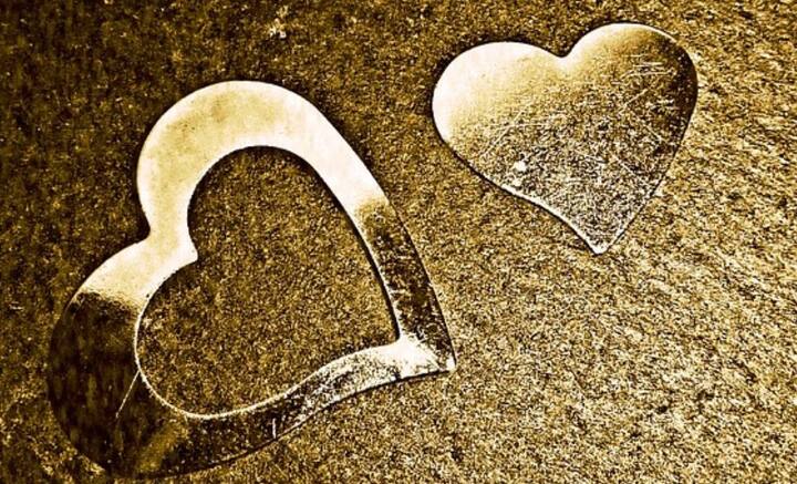 তাই কেউ দু’টি ভাল কথা বললে, মন ভাল হয়ে যায় আমাদের। সামনের জনকে পরম বন্ধু বলে মনে হয়। অনেক সময় অসম্ভব ভাললাগা কাজ করে তাঁর প্রতি।